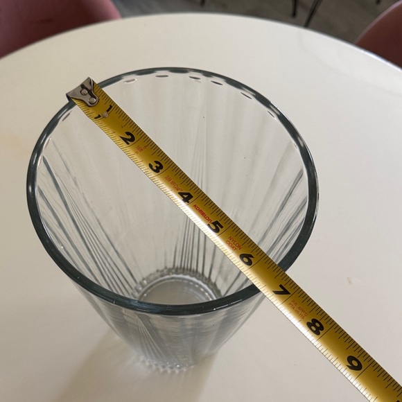 Elegant Clear Glass Vase - Picture 3 of 3